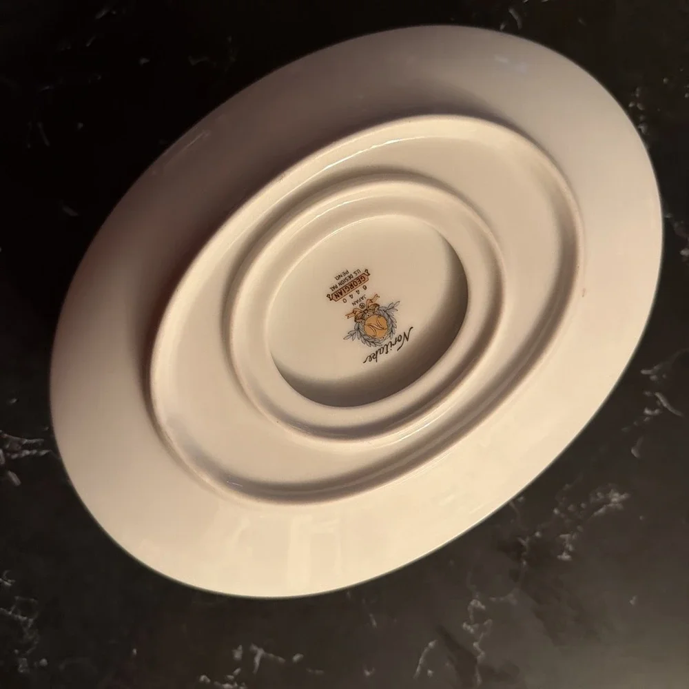 Noritake GEORGIAN 6440 Gravy Sauce Boat w Attached Under Plate White Flowers